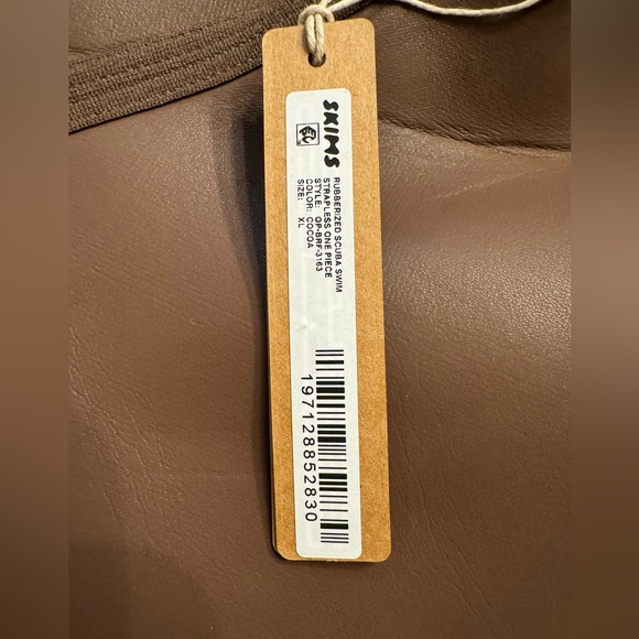 RUBBERIZED SCUBA SWIM
STRAPLESS ONE PIECE SIZE XL - Picture 9 of 13